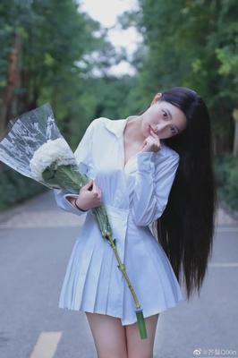 99免费精品_: 纷繁复杂的局面，如何寻找光明的未来？
